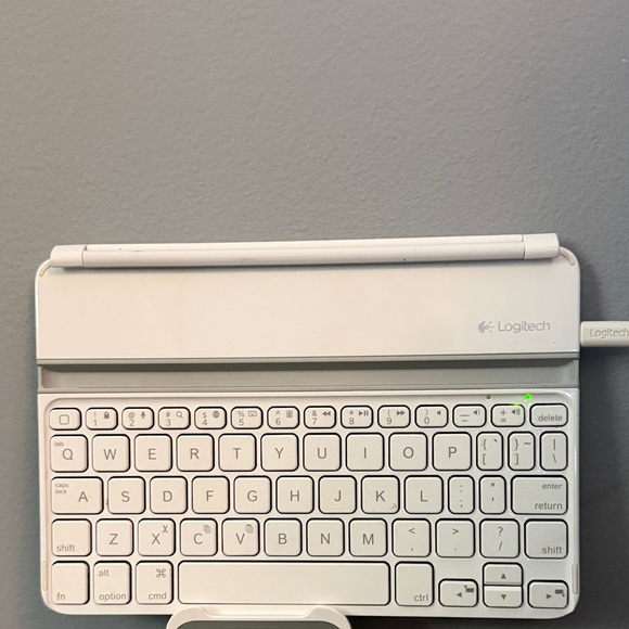 Logitech White Tablet Keyboard - Picture 2 of 4